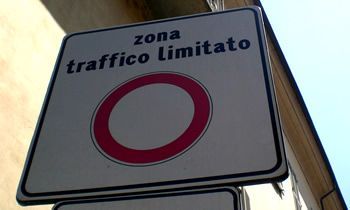 Controlli sulla ztl di via Audisio a Bra