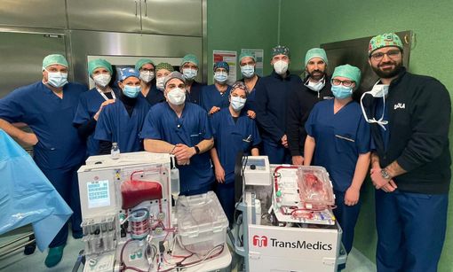 Da Cuneo a Torino, per il primo trapianto di cuore e fegato fuori dal corpo del donatore Da Cuneo a Torino, per il primo trapianto di cuore e fegato fuori dal corpo del donatore
