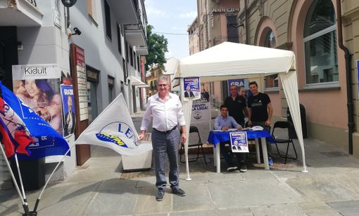 Il coordinatore Marcarino ai banchetti della Lega albese