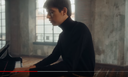 Matteo Romano disco d'oro con concedimi. Per lui milioni di visualizzazioni su Tik Tok e Spotify