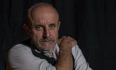 L'attore Giuseppe Cederna leggerà "La Chimera" a Monforte d'Alba L'attore Giuseppe Cederna leggerà "La Chimera" a Monforte d'Alba