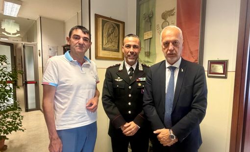 Il sindaco Tallone e il senatore Bergesio col comandante della Compagnia Carabinieri di Fossano, capitano Alessandro Cantarella Il sindaco Tallone e il senatore Bergesio col comandante della Compagnia Carabinieri di Fossano, capitano Alessandro Cantarella