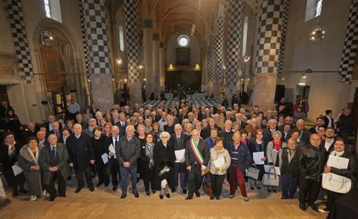 Alba: 71 coppie alla festa per le nozze d’oro, diamante e di pietra nella chiesa di San Domenico Alba: 71 coppie alla festa per le nozze d’oro, diamante e di pietra nella chiesa di San Domenico