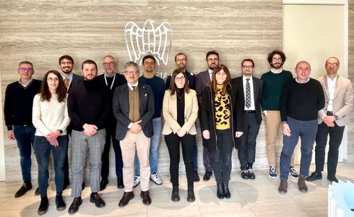 Foto di gruppo al termine della prima riunione del comitato Foto di gruppo al termine della prima riunione del comitato