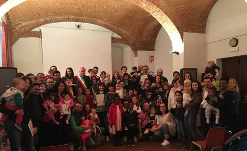 Verzuolo festeggia con un iniziativa i nati nel 2017