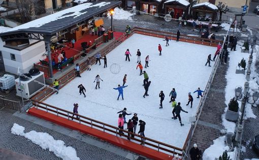 Inaugurazione della pista di pattinaggio su ghiaccio a Vernante Inaugurazione della pista di pattinaggio su ghiaccio a Vernante