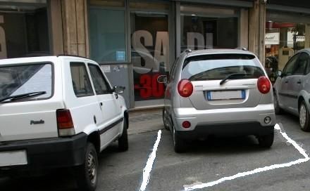 Parcheggi a Cuneo: basta ronde frustranti in cerca di stalli bianchi Parcheggi a Cuneo: basta ronde frustranti in cerca di stalli bianchi