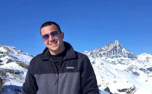 Nelle immagini pubblicate dal giovane sulle sue pagine social la grande passione per la moto e per la montagna