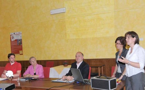 Nella foto, l’incontro di presentazione del corso avvenuto nel mese di giugno all’Alberghiero ed il dirigente scolastico Yvonne Fracassetti Brondino