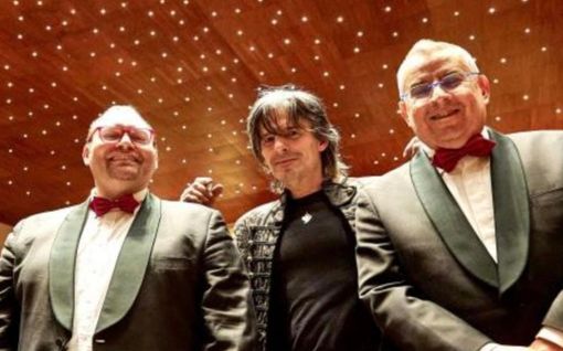 L' illusionista Antonio Casanova tra il duo pianistico Sollini Barbatano