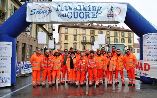 Il gruppo di Volontari in servizio al Fitwalking del cuore 2014