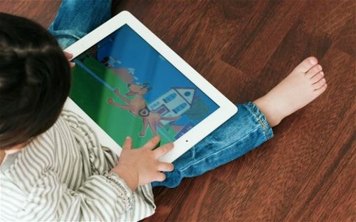 Essere accanto ai figli nel mondo digitale, tra rischi e opportunità Essere accanto ai figli nel mondo digitale, tra rischi e opportunità