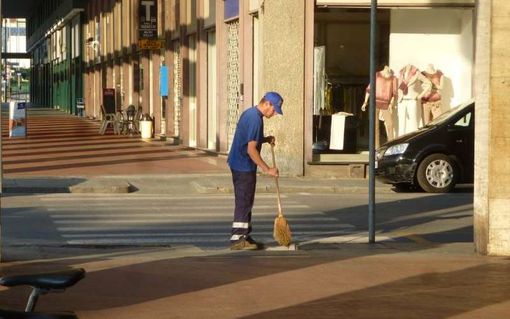 Un meritato complimento a quell’operatore ecologico della parte alta di corso Nizza