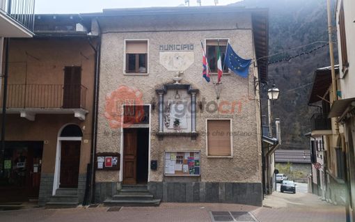 Il municipio di Vinadio, che sarà abbattuto e ricostruito Il municipio di Vinadio, che sarà abbattuto e ricostruito