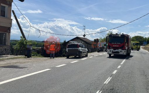Fossano, mezzo pesante esce di strada: vigili del fuoco sul posto