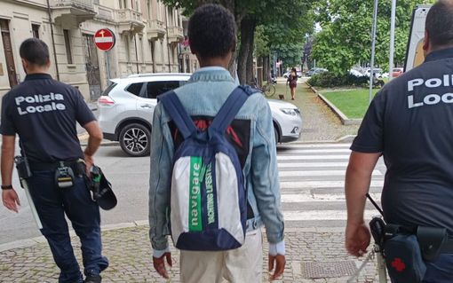 Girovagavano per Cuneo, ubriachi, consumando alcolici all’aperto: pizzicati dalla polizia Locale Girovagavano per Cuneo, ubriachi, consumando alcolici all’aperto: pizzicati dalla polizia Locale