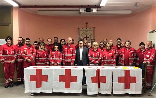 Foto di gruppo per i volontari della CRI di Melle e per i premiati