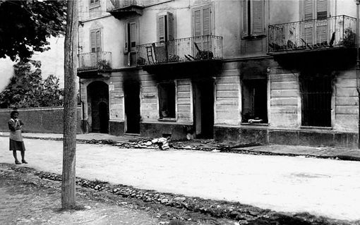 Una delle case di Paesana date alle fiamme il 1 agosto 2944