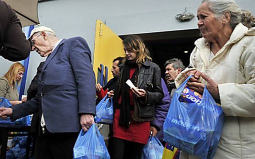 Cuneo, raccolta di generi di prima necessità per il popolo greco