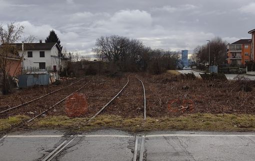 I binari dell'ex ferrovia Saluzzo-Airasca a Moretta che saranno presto smantellati