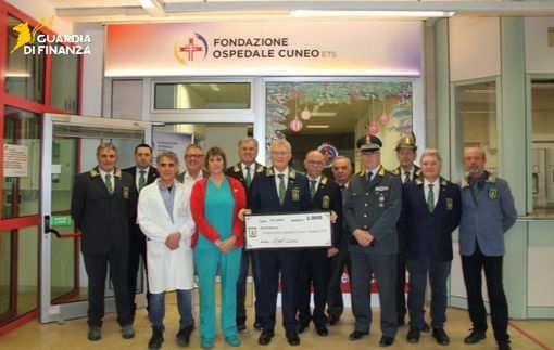 I finanzieri in congedo al fianco dei più piccoli: donazione dell'ANFI alla Terapia Intensiva Neonatale