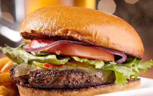 Mondovisioni: hamburger di "Fassoneria Compral" per la due giorni di musica, letteratura e giornalismo