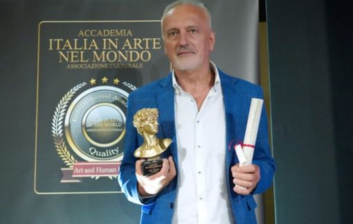 La premiazione con Il David di Michelangelo all'artista SebastianK La premiazione con Il David di Michelangelo all'artista SebastianK