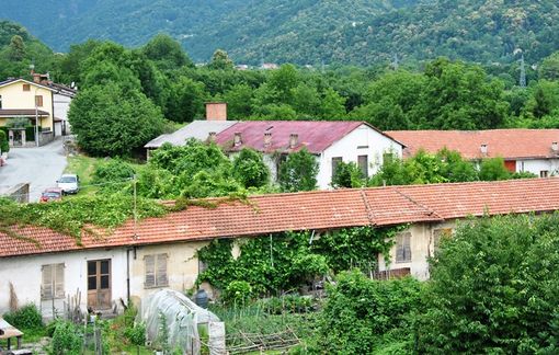 Si rimuove l'amianto dal tetto dell'immobile di via Bertaina Si rimuove l'amianto dal tetto dell'immobile di via Bertaina