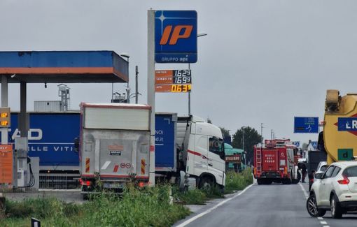 Le immagini delle code che si sono create sulla SS20 causa tamponamento tra quattro vetture Le immagini delle code che si sono create sulla SS20 causa tamponamento tra quattro vetture