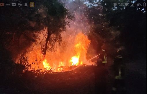 L'incendio sviluppatosi in serata a Clavesana