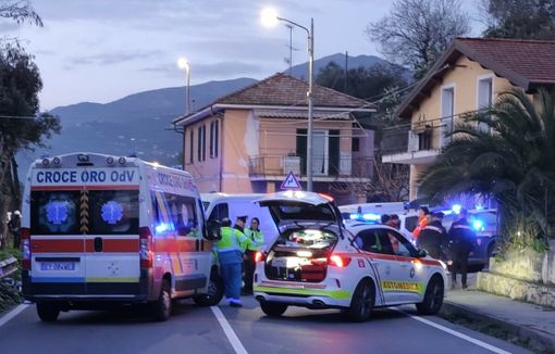 Diciottenne muore sulla statale 28, fatale l'urto contro un furgone Diciottenne muore sulla statale 28, fatale l'urto contro un furgone