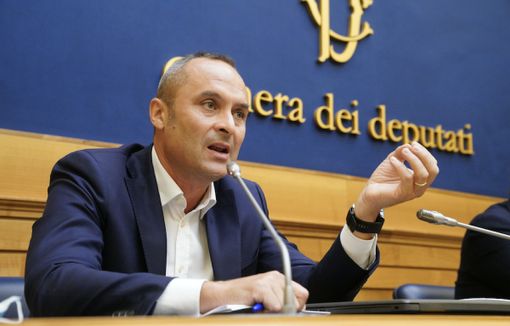 Morte di Silvio Berlusconi, il ricordo di Enrico Costa: "Un combattente, ha tenuto accesa la voce dei liberali" Morte di Silvio Berlusconi, il ricordo di Enrico Costa: "Un combattente, ha tenuto accesa la voce dei liberali"