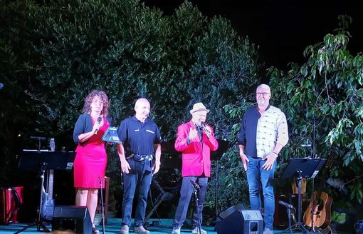 In foto, il momento della premiazione