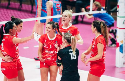 Un'esultanza delle giocatrici della Bosca S.Bernardo Cuneo (credit Marco Collemacine - MC FOTOREPORTER)