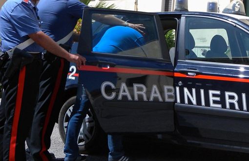 Spacca porte e ante dei mobili per rubare in una casa di Cortemilia, arrestato pregiudicato di Millesimo Spacca porte e ante dei mobili per rubare in una casa di Cortemilia, arrestato pregiudicato di Millesimo