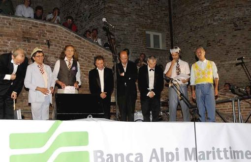 Il Parco del Castello della BAM di Carrù ha accolto lo spettacolo dei “Trelilu” e della “Banda Osiris” in Ottopermille