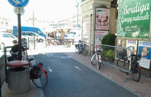 Cuneo: nuove rastrelliere per parcheggio biciclette in centro città Cuneo: nuove rastrelliere per parcheggio biciclette in centro città