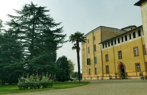 Visita narrata tra le sale del maniero e assaggi di Fuaset a Sanfrè