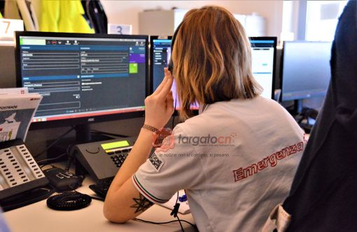 Un operatore al lavoro nella centrale unica di Saluzzo