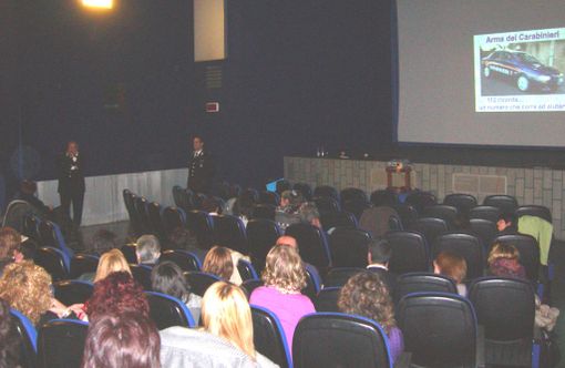 Barge, un momento dell'incontro carabinieri-insegnanti