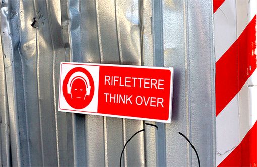 Stefano Venezia domenica a Cuneo per presentare l’intervento urbao “Thik Over" (Riflettere)