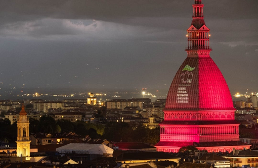 La Mole Antonelliana illuminata per celebrare i dieci anni dei Paesaggi Vitivinicoli di Langhe-Roero e Monferrato