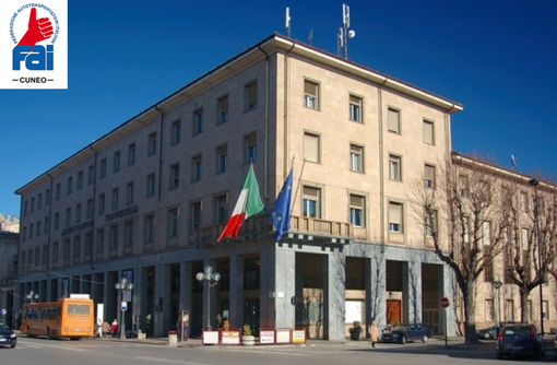 C'è chi urla e chi lavora nel silenzio