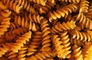 Cuneo: distribuzione di pasta per persone in difficoltà