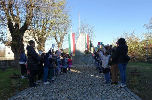 A Niella Tanaro coccarde e tricolori per la Festa dell'Unità Nazionale e delle Forze Armate