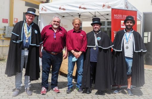 I rappresentanti della confraternita a "La Lumacata" di Solignano, nel parmense I rappresentanti della confraternita a "La Lumacata" di Solignano, nel parmense