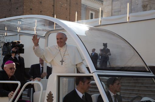 Il Papa arriva al Duomo di Torino, dove pregherà davanti alla Sindone domenica mattina (Credit: Gianluca Avagnina) Il Papa arriva al Duomo di Torino, dove pregherà davanti alla Sindone domenica mattina (Credit: Gianluca Avagnina)