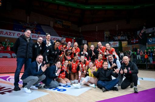 La Honda Cuneo Granda Volley festeggia la vittoria (foto di Danilo Ninotto)