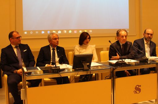 In crisi il settore dell'auto in Italia: l'appello dei rivenditori d'auto d'occasione, che contestano l'ecotassa (VIDEO) In crisi il settore dell'auto in Italia: l'appello dei rivenditori d'auto d'occasione, che contestano l'ecotassa (VIDEO)