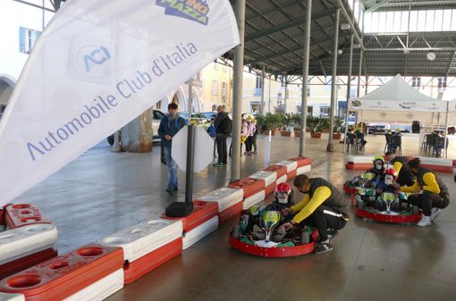 Nel corso di Karting in piazza 2021 gli alunni delle scuole elementari hanno potuto mettersi alla prova a bordo di speciali kart elettrici Nel corso di Karting in piazza 2021 gli alunni delle scuole elementari hanno potuto mettersi alla prova a bordo di speciali kart elettrici